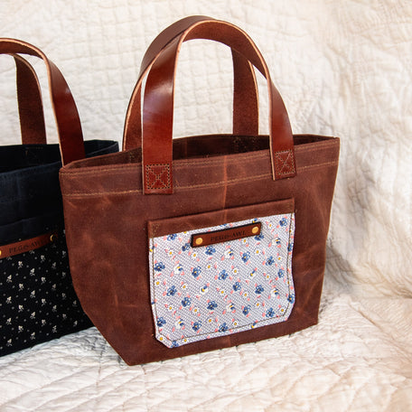 Pipit Tote with 1930s Scrap Bundles: Agnes