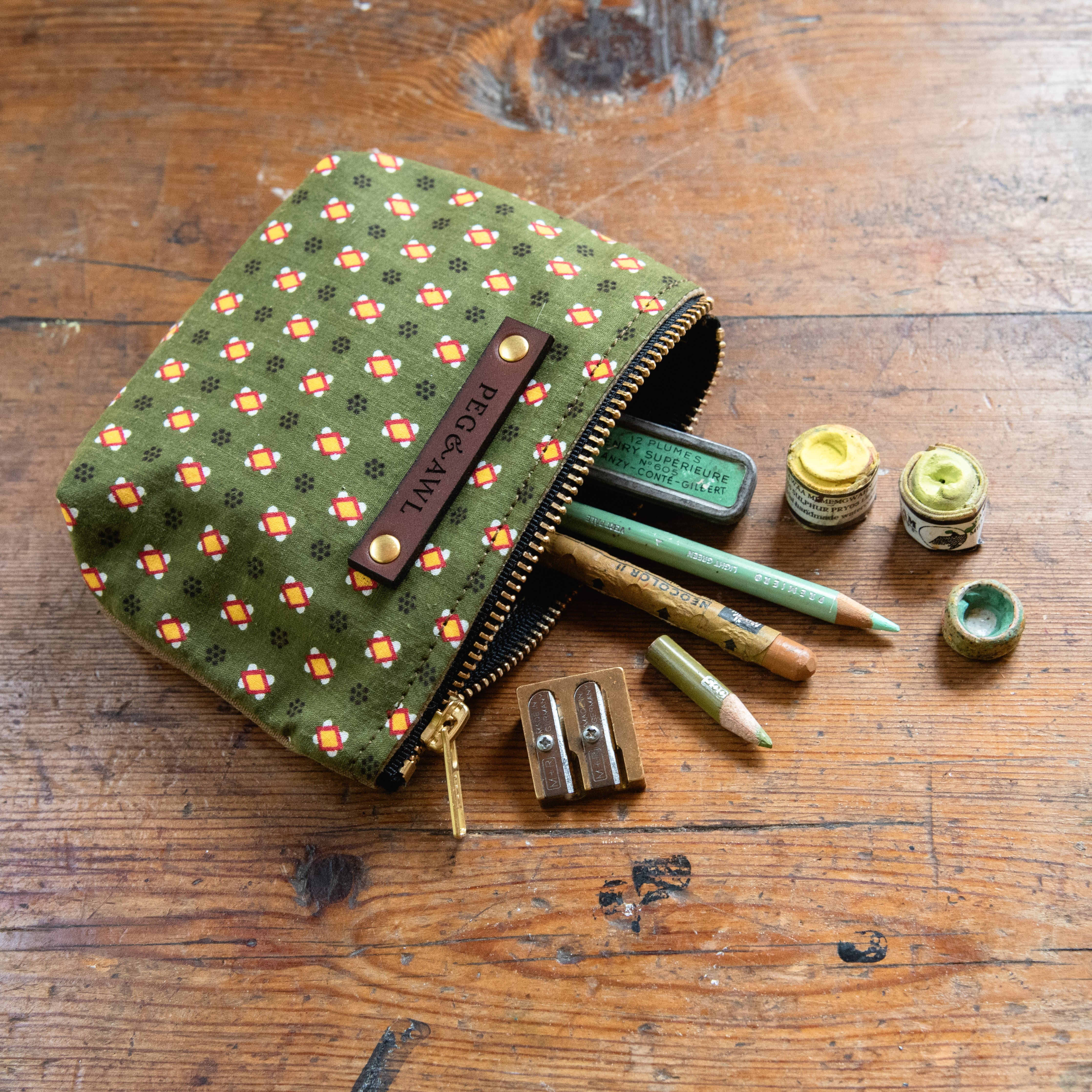 Saver Pouch with Vintage Cotton Textile: Sherlock