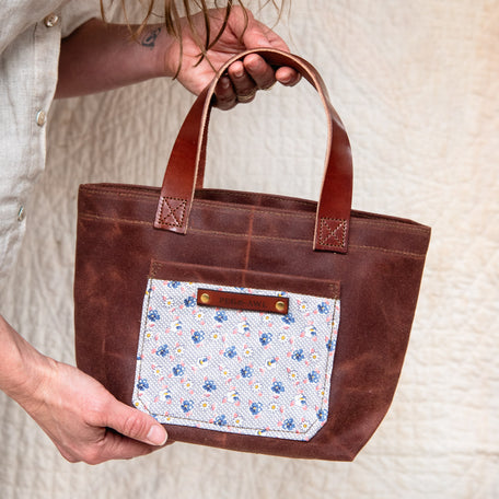 Pipit Tote with 1930s Scrap Bundles: Agnes