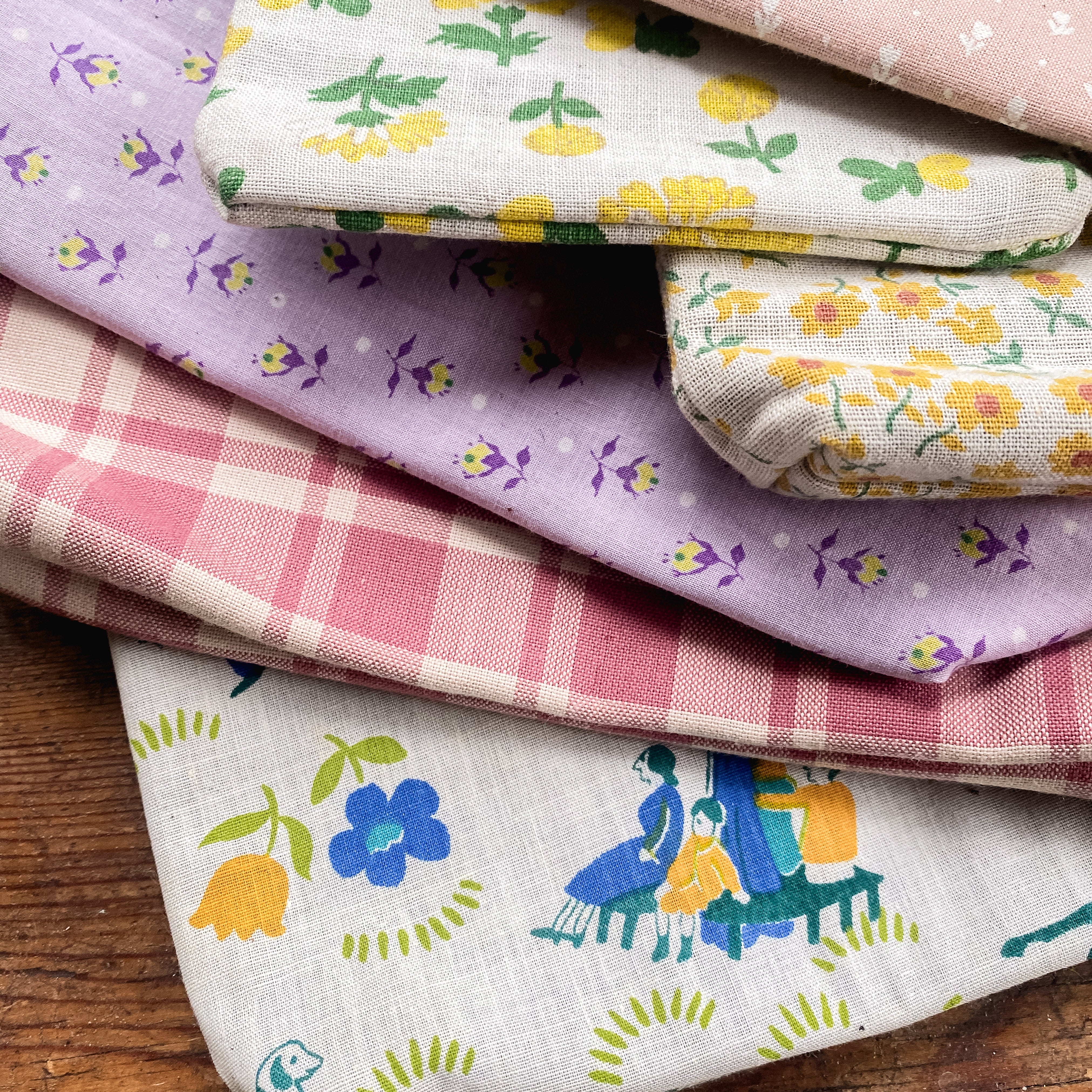 Drafter Pouch with Mid-1900s Feedsack: Sabine