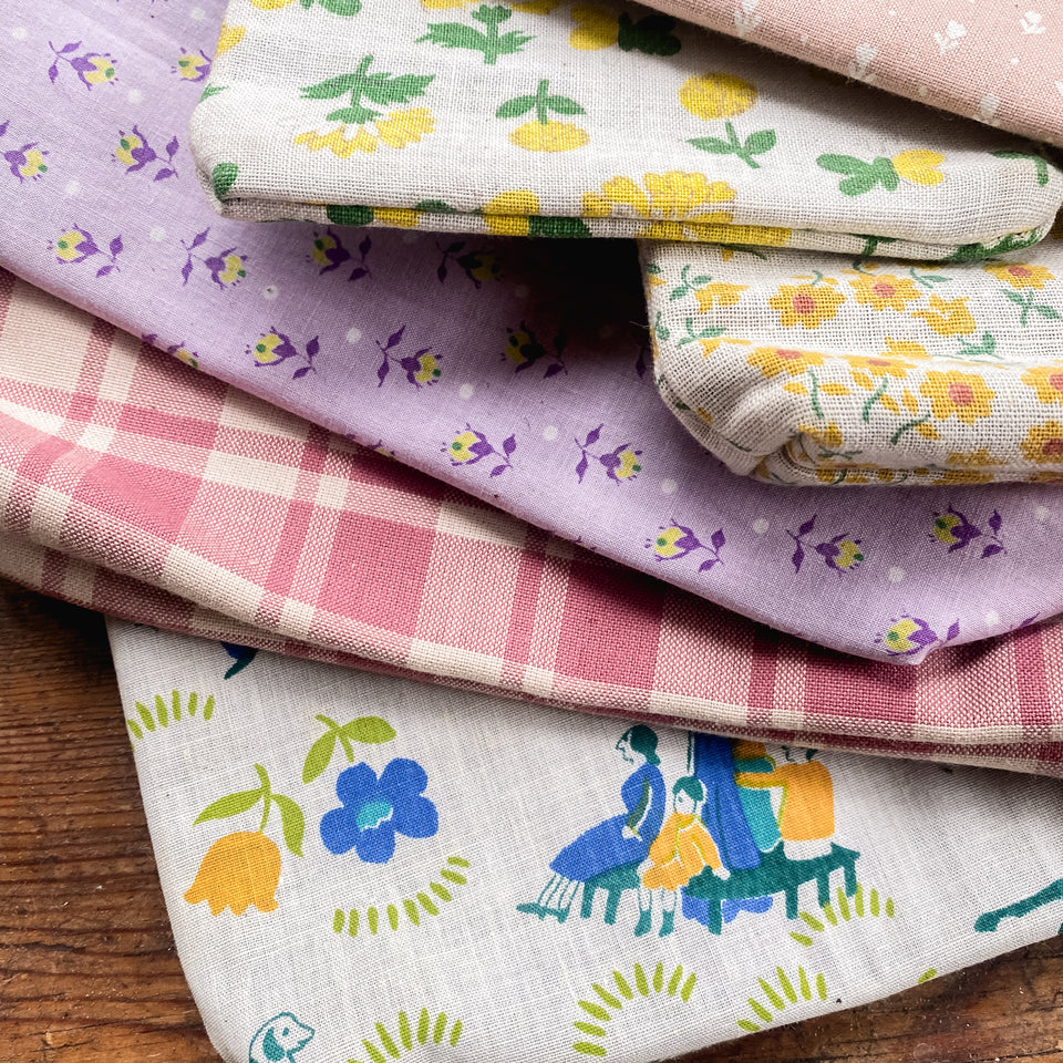 Spender Pouch with Mid-1900s Feedsack: Sabine